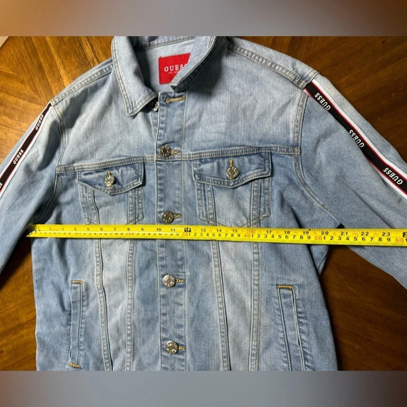 Guess Women’s Size Large Boyfriend Denim Jean Jacket With Logo Stripe Sleeves - Picture 8 of 8